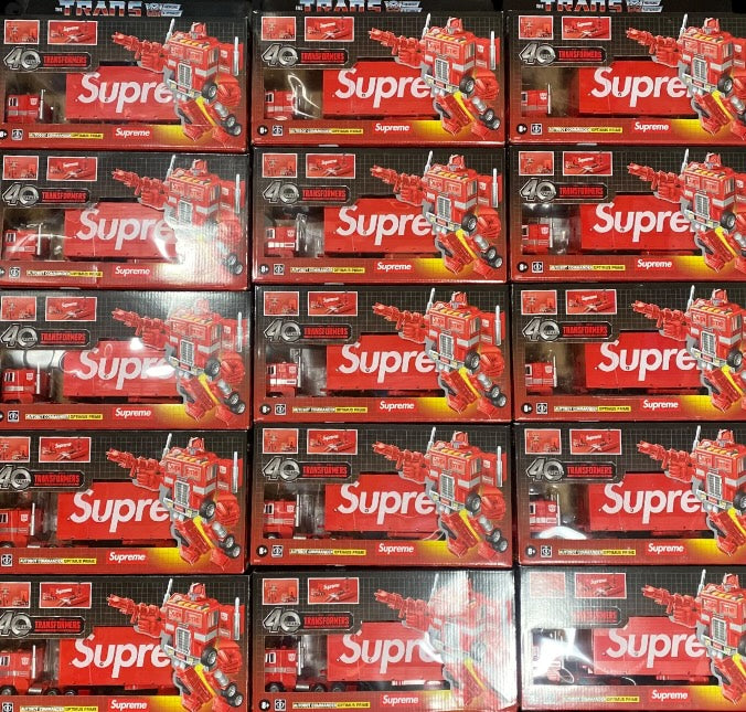 Supreme Transformers G1 Optimus Prime Figure